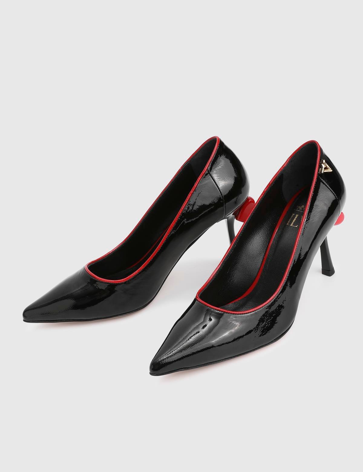 Blomi Black Patent Leather Women's Pump