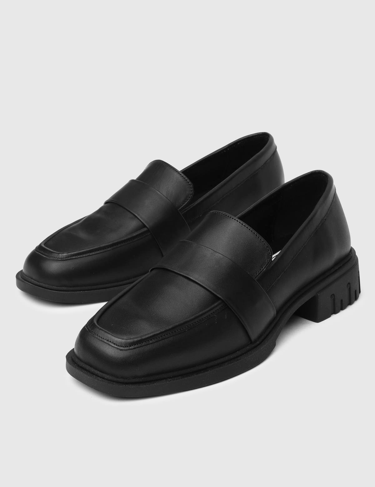 Liliya Black Leather Women's Loafer