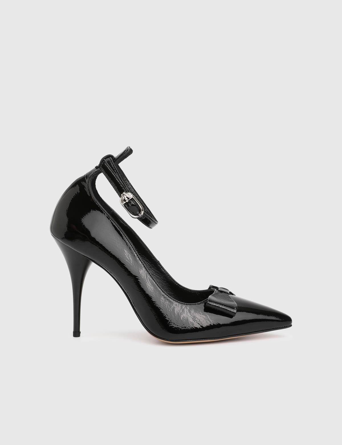 Noble Black Patent Leather Women's Pump