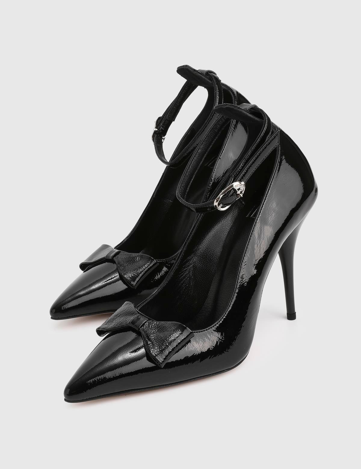 Noble Black Patent Leather Women's Pump