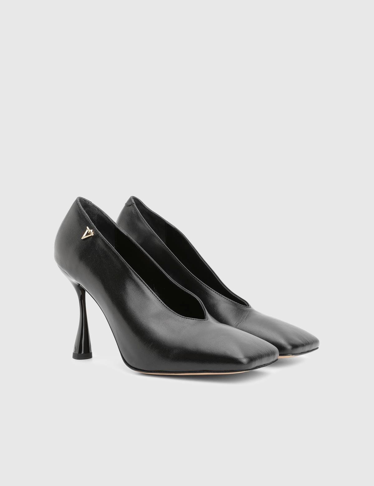 Wine Black Leather Women's Pump
