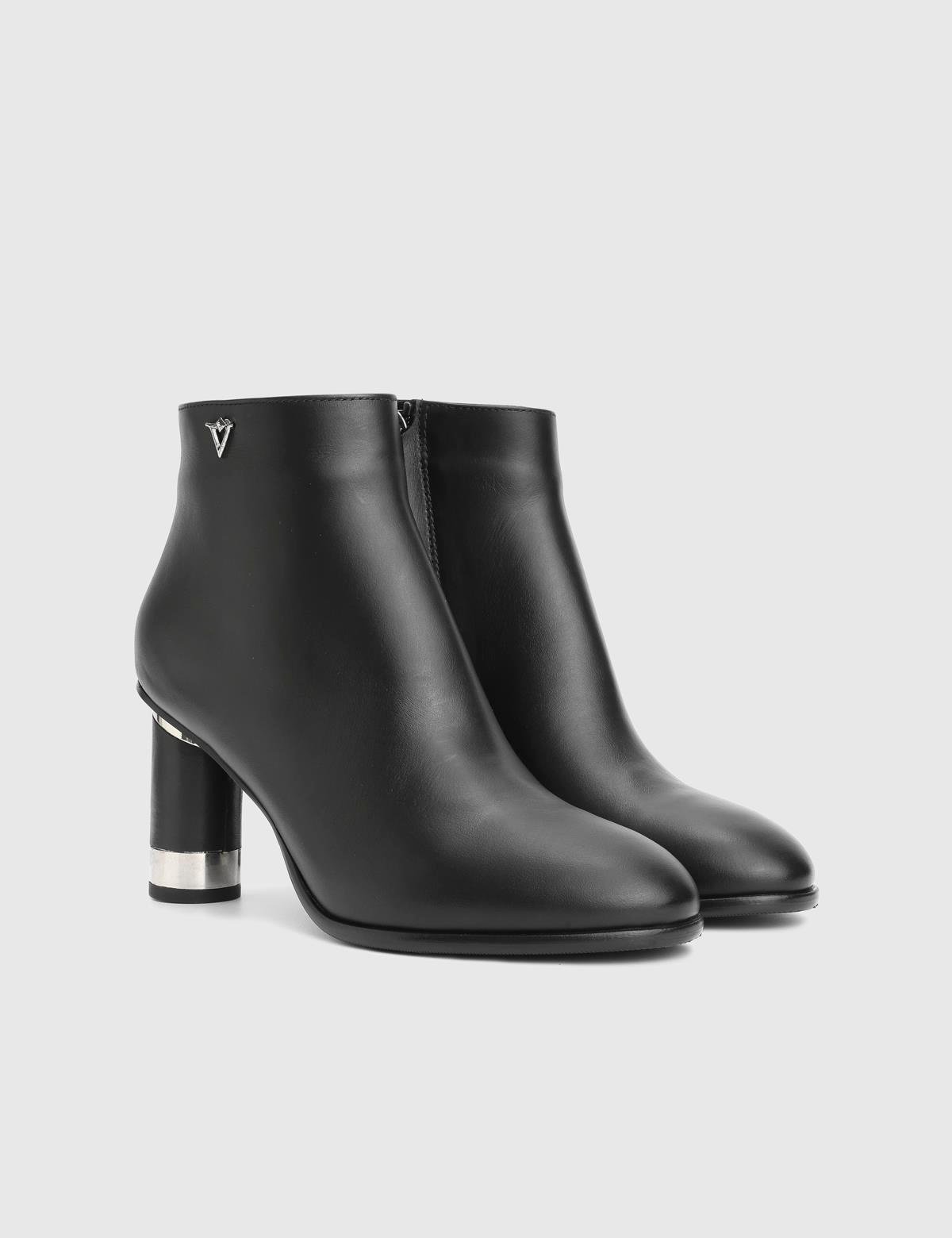 Yujno Black Leather Women's Heeled Boot