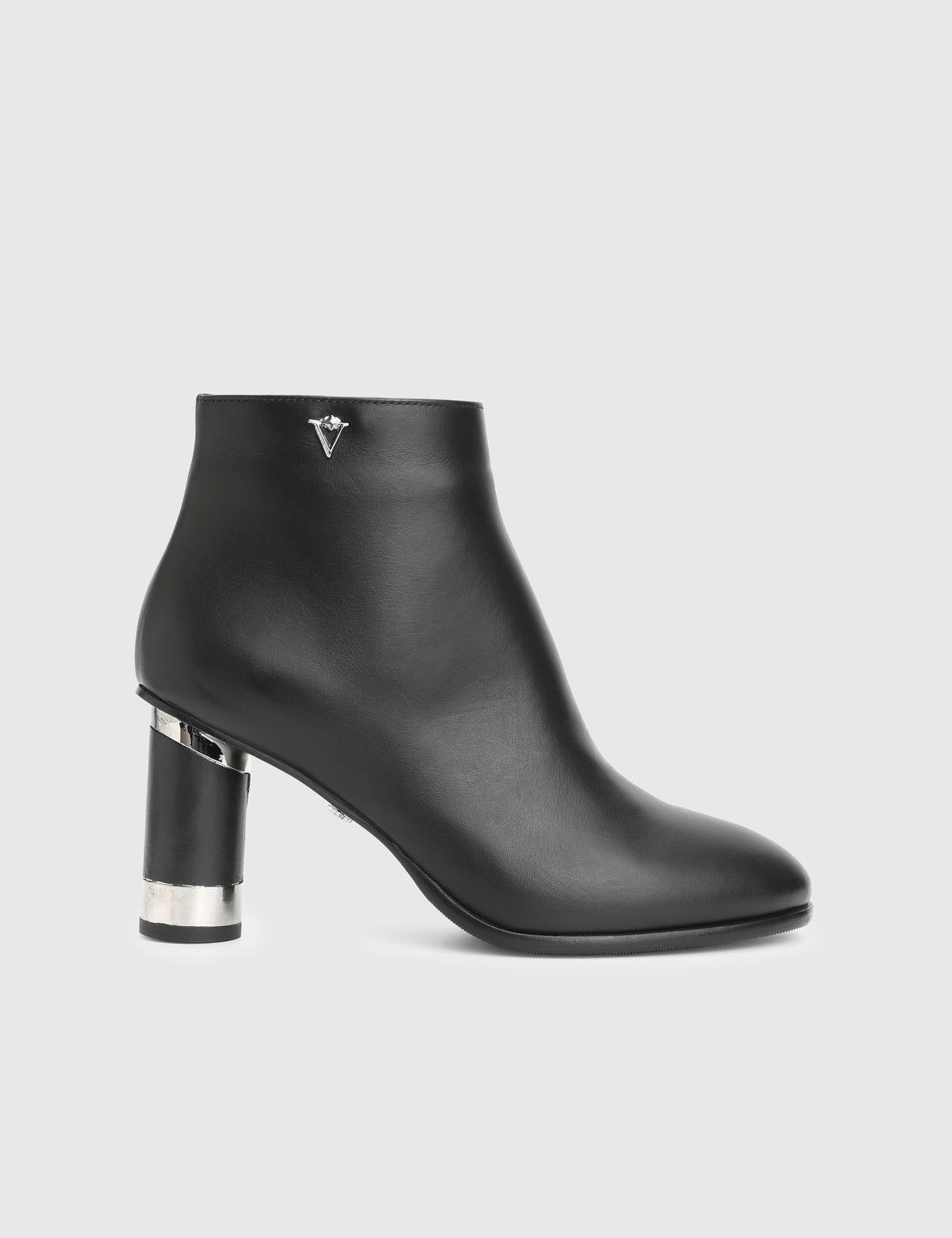 Yujno Black Leather Women's Heeled Boot