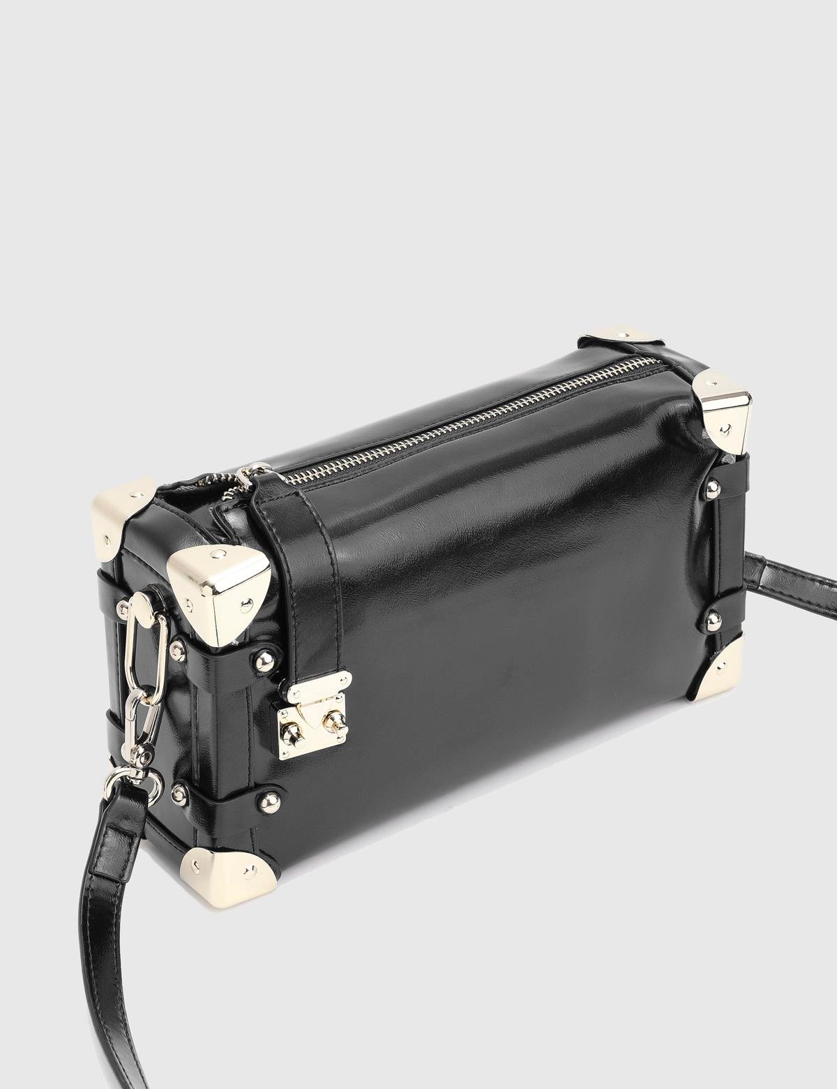 Maron Black Women's Shoulder Bag