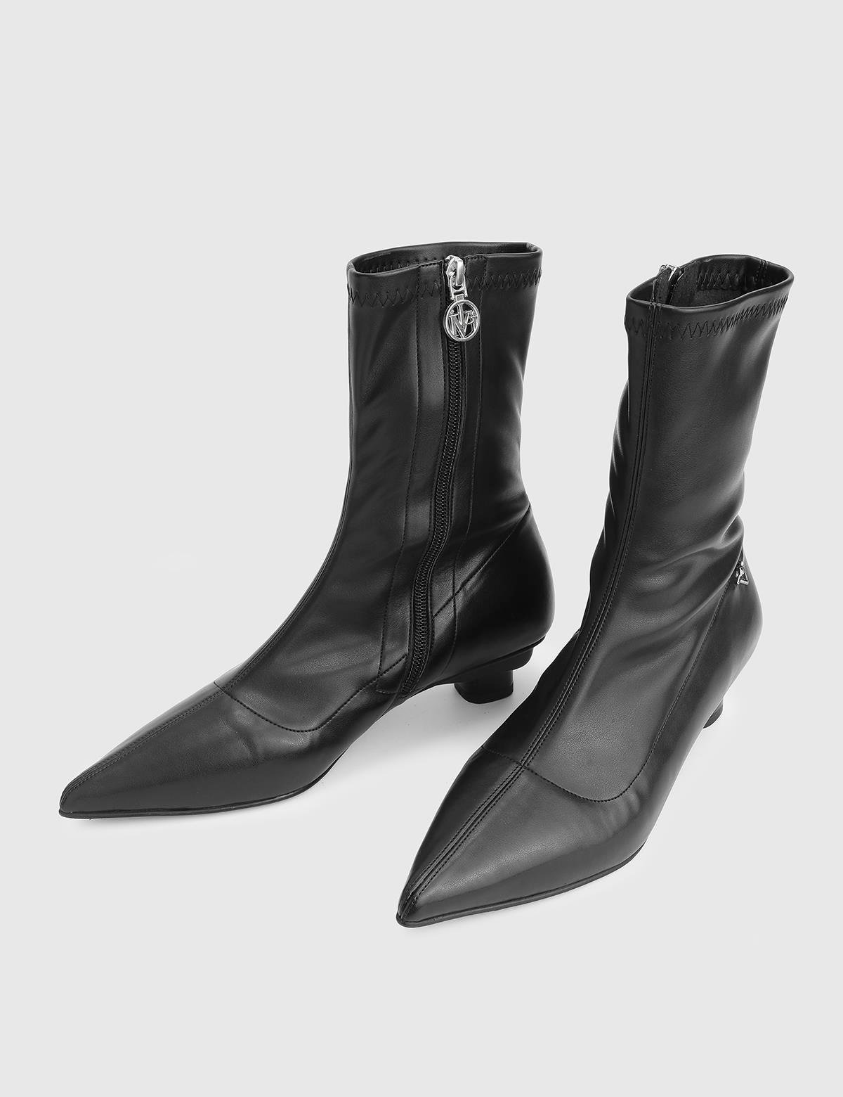 Vasanta Black Leather Women's Heeled Stretch Boot