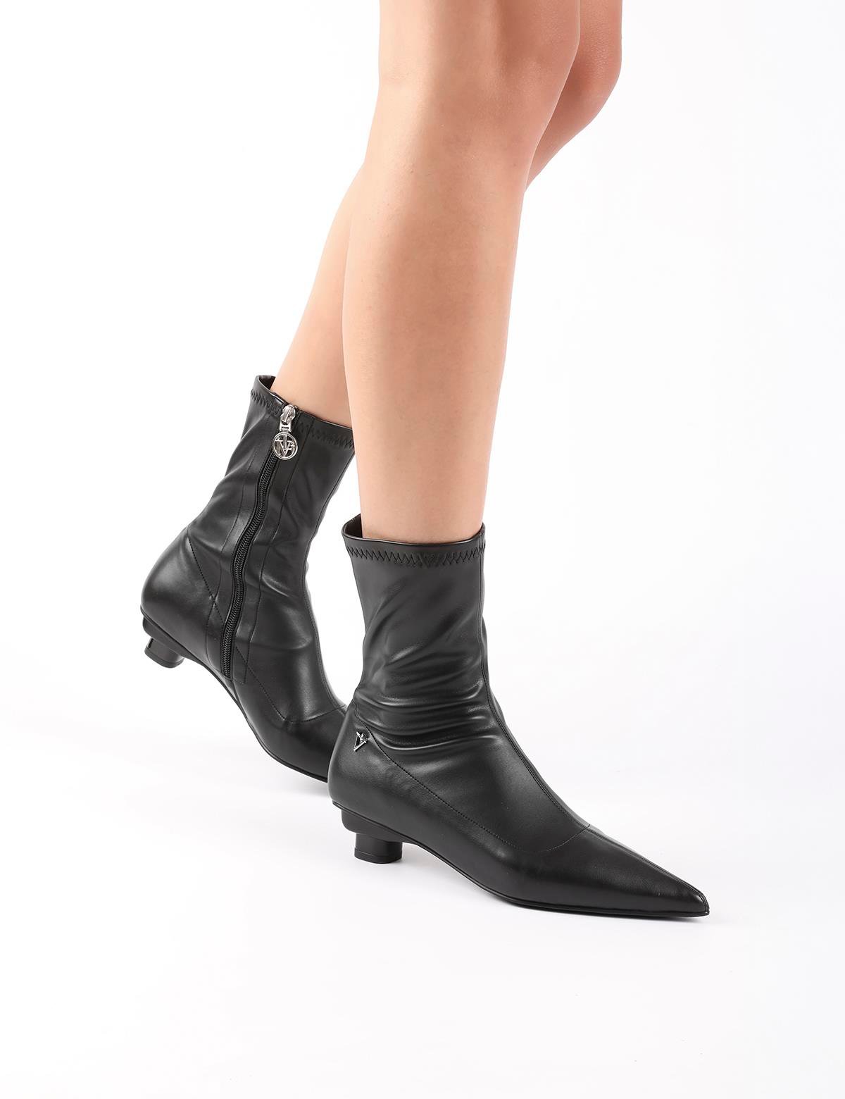 Vasanta Black Leather Women's Heeled Stretch Boot